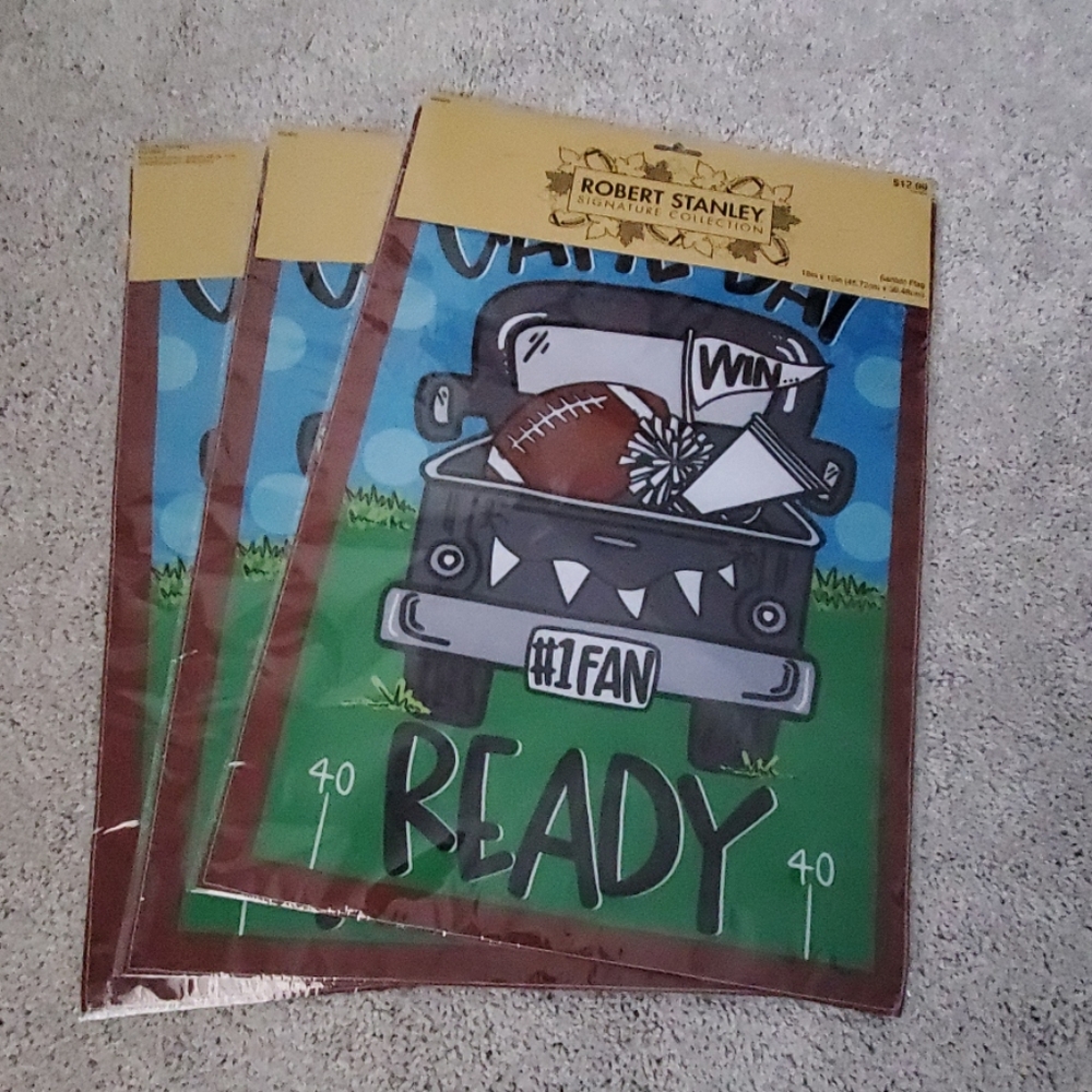 NWT  FOOTBALL GARDEN FLAG